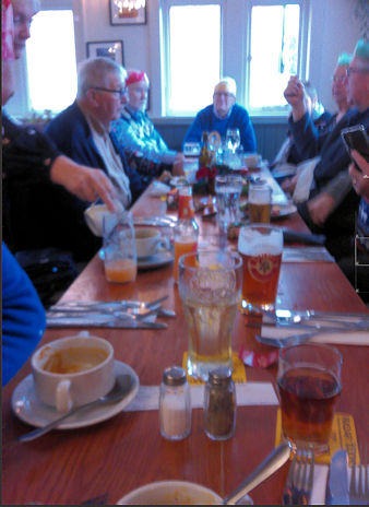 Christmas Lunch 2025 P3.jpg (76000 bytes)